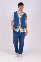 Carica l'immagine nel visualizzatore di Gallery, gilet uomo denim cosroe di alzavola moda sostenibile, vista frontale