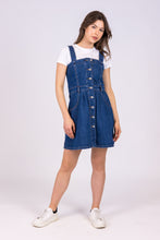 Upload the image to the Gallery viewer, vestito denim estivo erdenite di alzavola moda sostenibile, indossato frontale