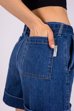 Carica l'immagine nel visualizzatore di Gallery, alzavola moda sostenibile short pantaloncino denim gloria dettaglio tasca retro