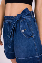 Carica l'immagine nel visualizzatore di Gallery, alzavola moda sostenibile short pantaloncino denim gloria dettaglio tasca e cintura