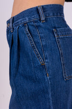 Upload the image to the Gallery viewer, alzavola moda sostenibile denim donna dama dettaglio laterale