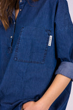 Upload the image to the Gallery viewer, alzavola moda sostenibile camicia carola dettaglio 3