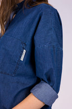 Upload the image to the Gallery viewer, alzavola moda sostenibile camicia carola dettaglio 2