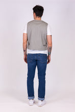 Carica l'immagine nel visualizzatore di Gallery, gilet uomo grigio cosroe di alzavola moda sostenibile, retro