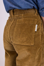 Upload the image to the Gallery viewer, pantalone donna dama in velluto caramello di alzavola moda sostenibile dettaglio retro