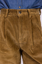 Upload the image to the Gallery viewer, pantalone donna dama in velluto caramello di alzavola moda sostenibile dettaglio fronte