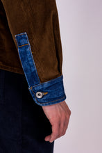 Upload the image to the Gallery viewer, camicia lunardo unisex in denim e velluto marrone di alzavola moda sostenibile dettaglio polsino