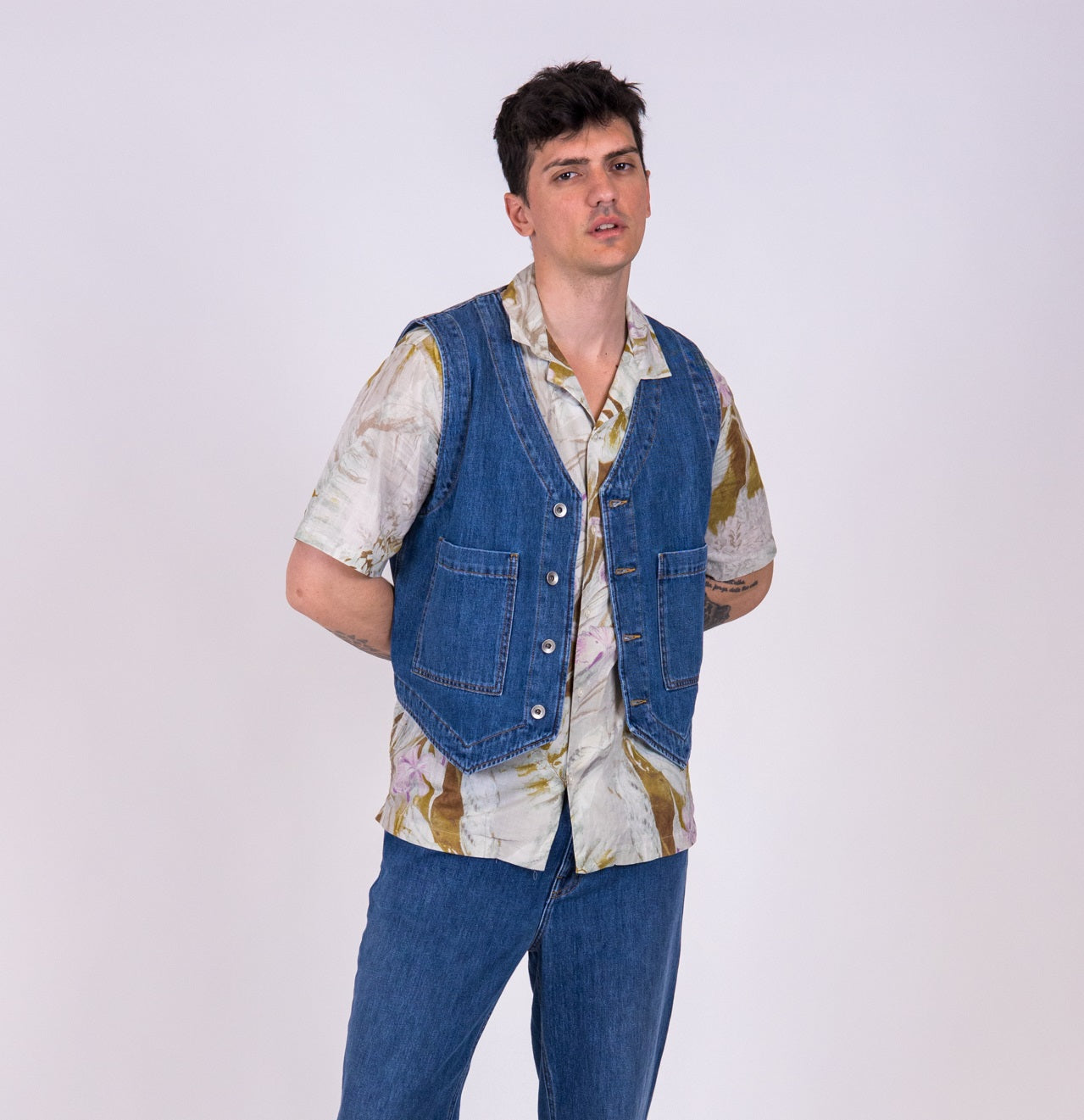 alzavola moda sostenibile gilet uomo denim cosroe