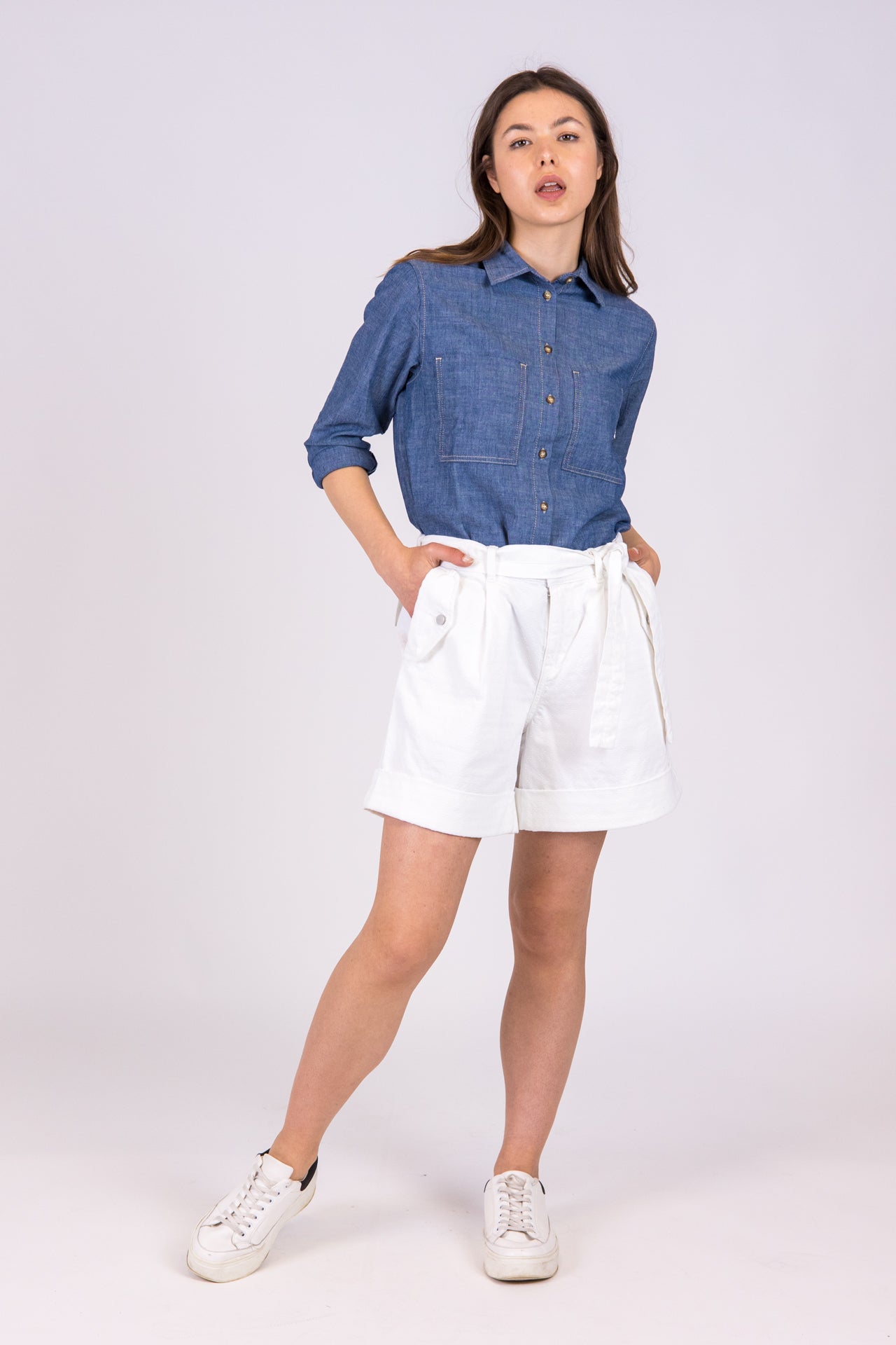 alzavola moda sostenibile short pantaloncino bianco gloria fronte