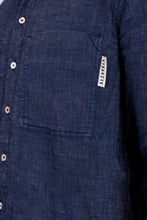 Upload the image to the Gallery viewer, camicia coreana uomo leo alzavola moda sostenibile dettaglio tasca frontale
