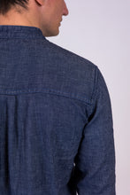 Upload the image to the Gallery viewer, camicia coreana uomo leo alzavola moda sostenibile dettaglio spalla
