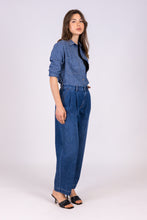 Upload the image to the Gallery viewer, alzavola denim sostenibile jeans donna dama lato
