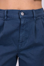 Carica l&#39;immagine nel visualizzatore di Gallery, alzavola moda sostenibile pantalone donna dama dettaglio fronte
