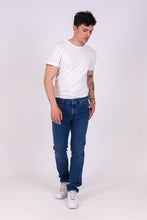Upload the image to the Gallery viewer, alzavola moda sostenibile pantalone uomo vieri fronte
