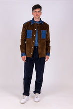 Carica l&#39;immagine nel visualizzatore di Gallery, camicia lunardo unisex in denim e velluto marrone di alzavola moda sostenibile fronte
