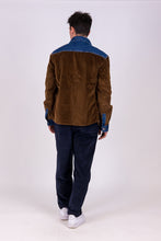 Carica l&#39;immagine nel visualizzatore di Gallery, camicia lunardo unisex in denim e velluto marrone di alzavola moda sostenibile retro
