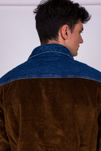 Carica l&#39;immagine nel visualizzatore di Gallery, camicia lunardo unisex in denim e velluto marrone di alzavola moda sostenibile dettaglio retro
