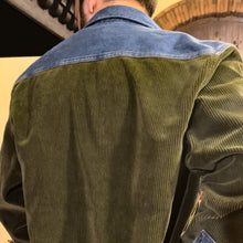 Carica l&#39;immagine nel visualizzatore di Gallery, Lunardo - Camicia Velvet Verde militare unisex
