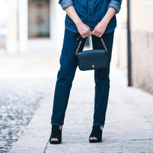 Carica l&#39;immagine nel visualizzatore di Gallery, Lionora - Pantalone denim donna
